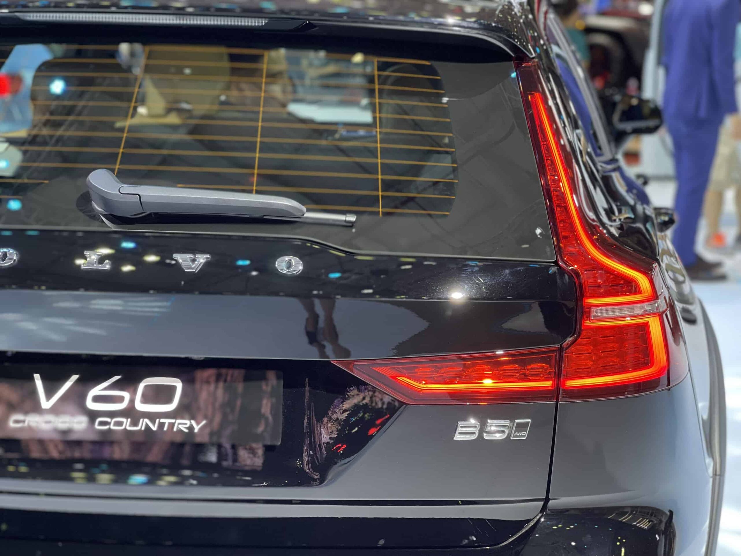 anh-thuc-te-volvo-v60-cross-country-ultimate-2023 (10)