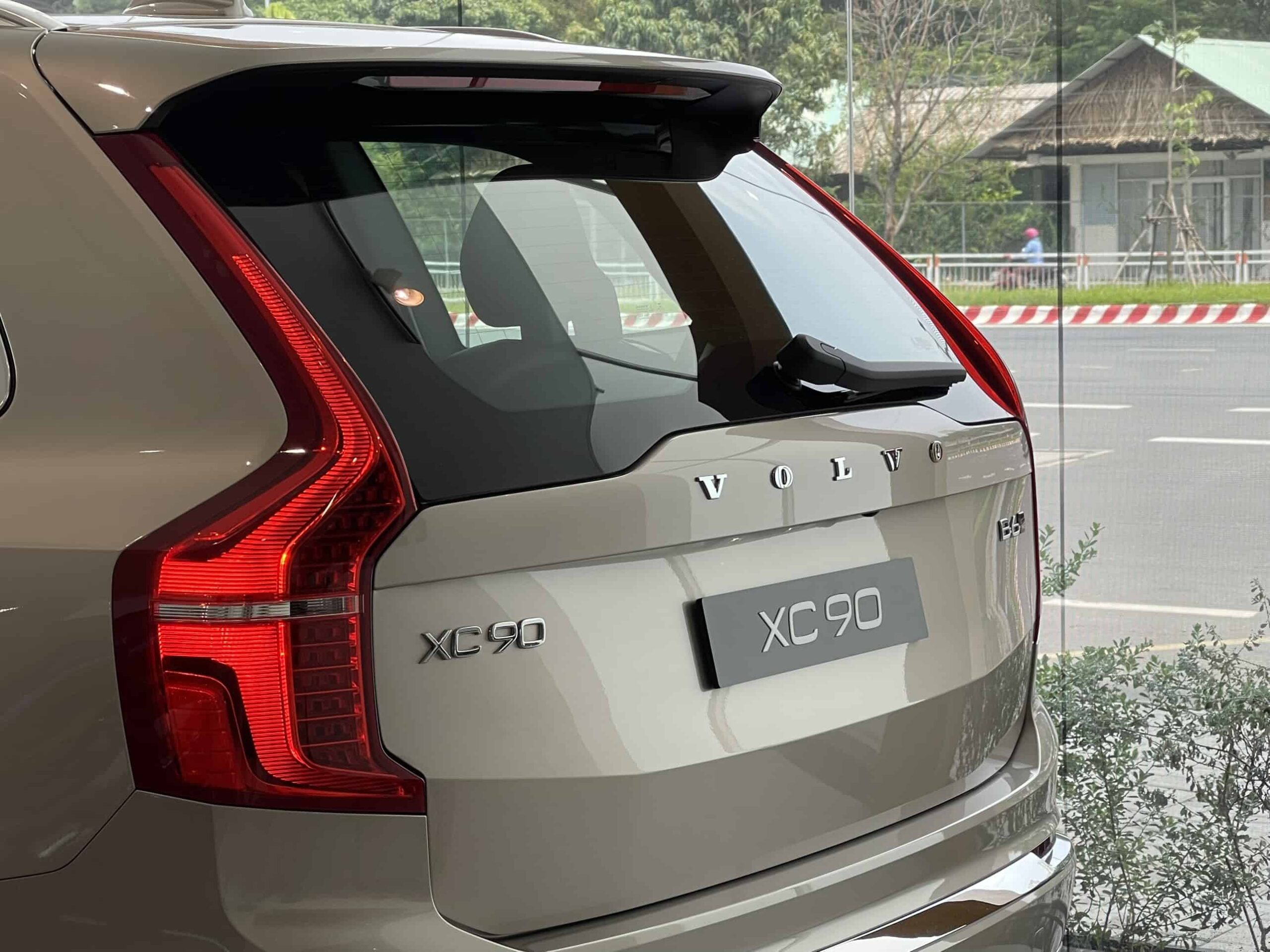 anh-thuc-te-volvo-xc90-ultimate-2023 (10)