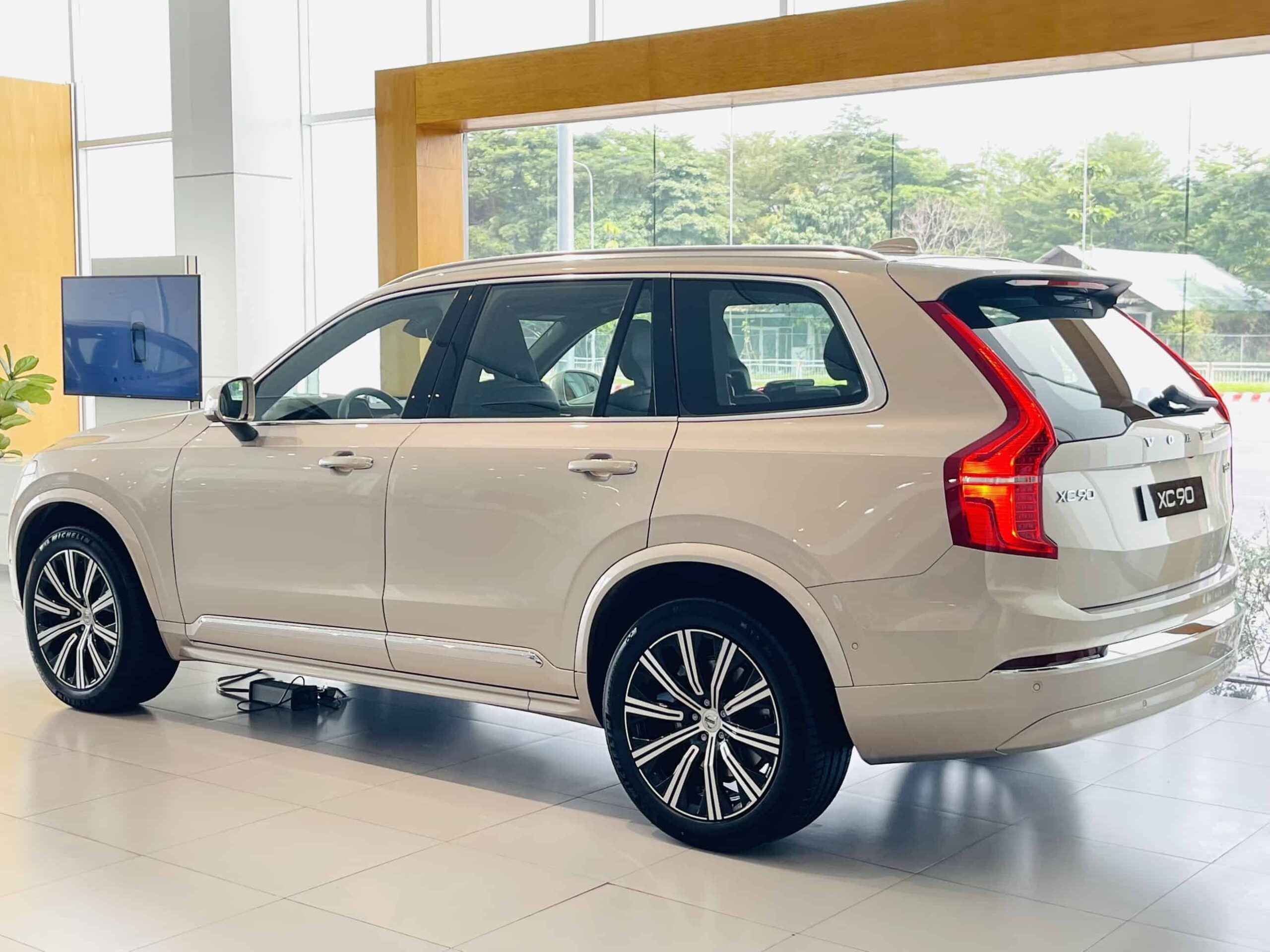 anh-thuc-te-volvo-xc90-ultimate-2023 (11)