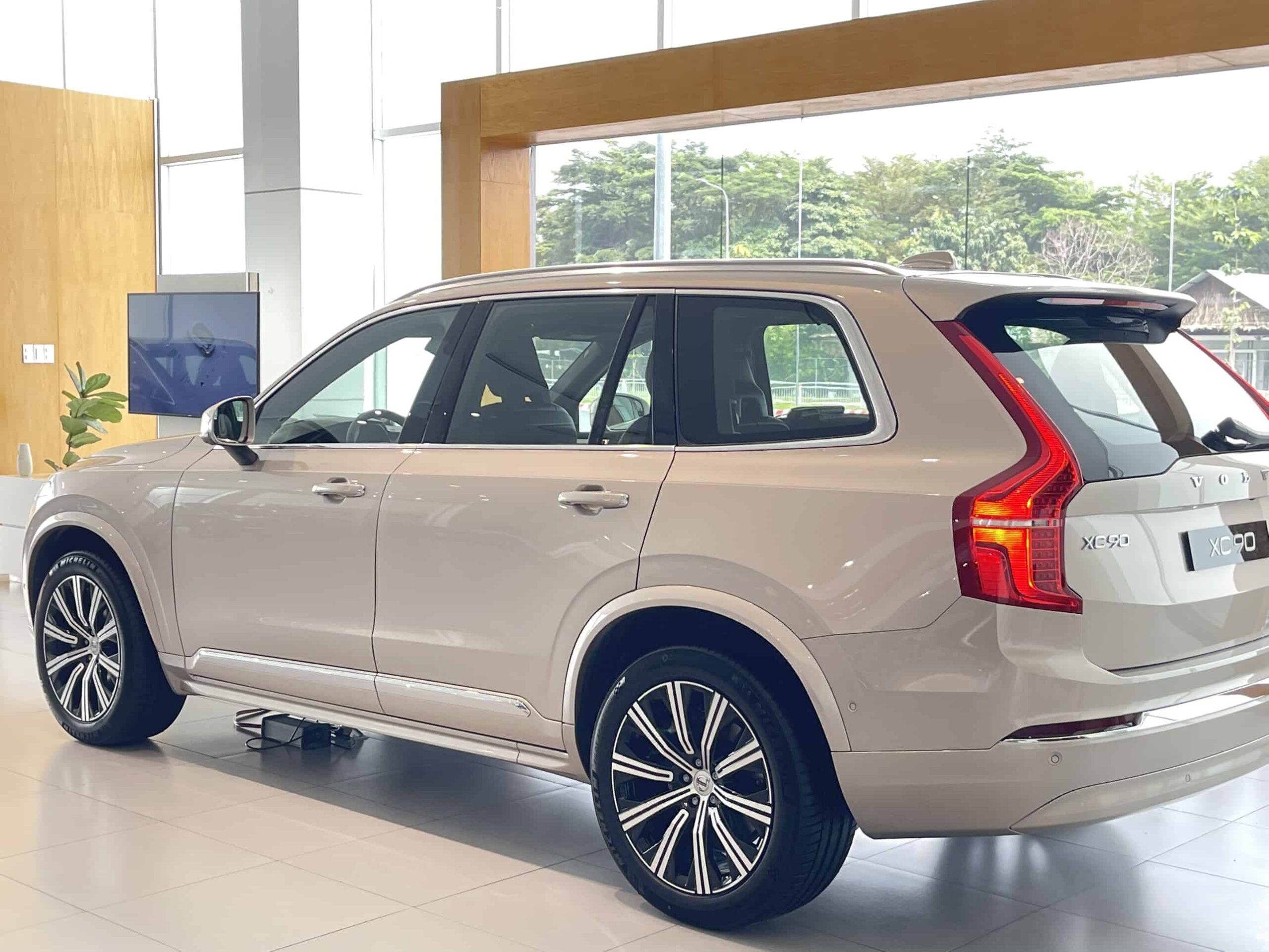 anh-thuc-te-volvo-xc90-ultimate-2023 (9)
