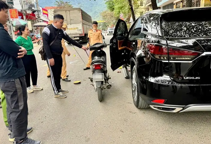 Cóc Mở Cửa Xe Ô Tô
