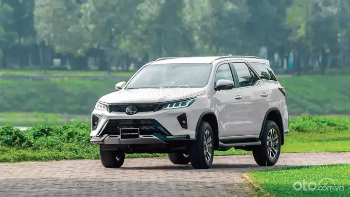 Giá Xe Ô Tô Fortuner