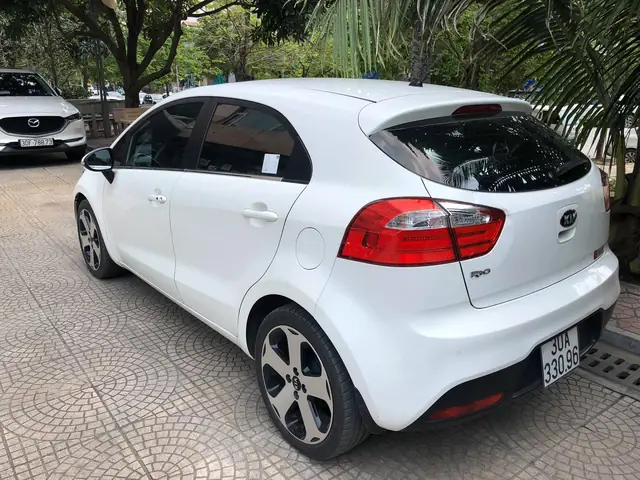 Giá Xe Ô Tô Kia Rio