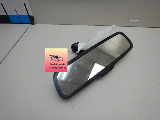 Gương Chiếu Hậu Trong Xe Ô Tô