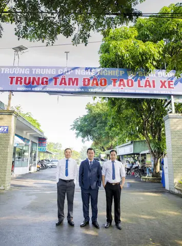 Học Lái Xe Ô Tô Bình Dương