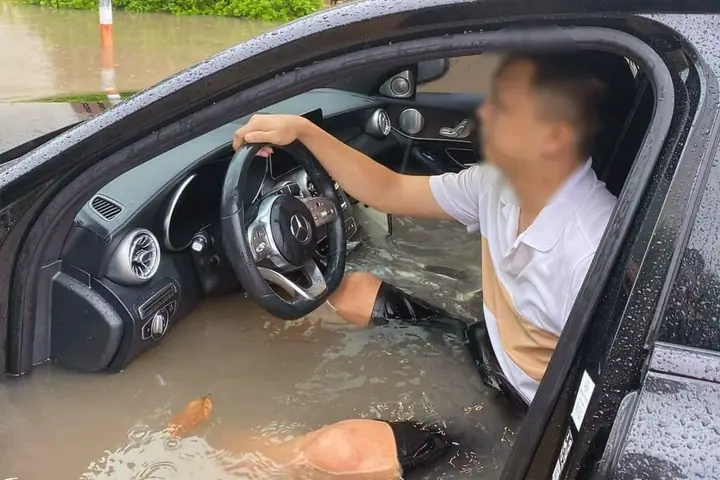 Nước Mưa Vào Xe Ô Tô