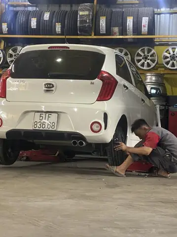 Vá Vỏ Xe Ô Tô Gần Nhất