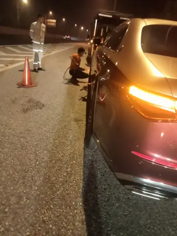 Vá Xe Ô Tô Gần Nhất