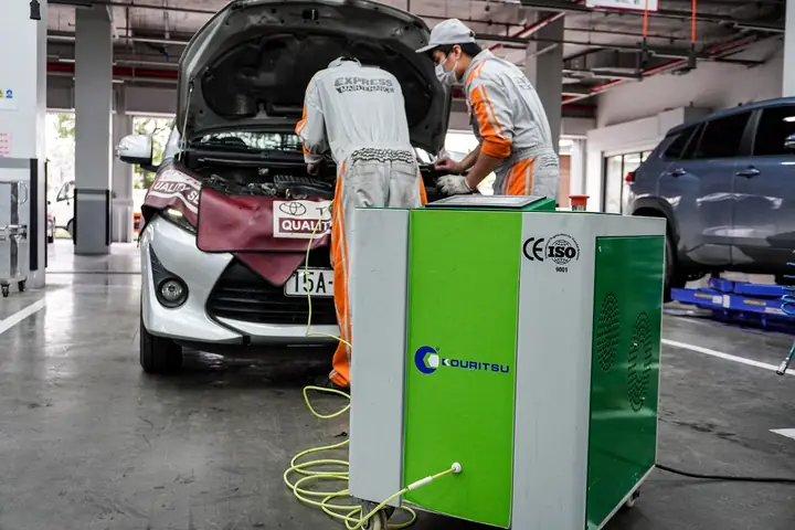 Vệ Sinh Buồng Đốt Xe Ô Tô
