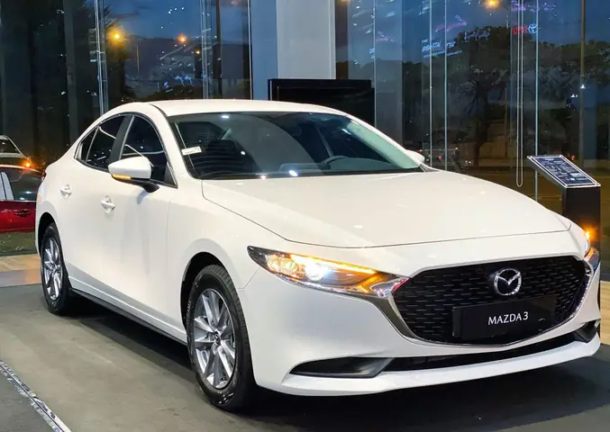 Xe Ô Tô 4 Chỗ Màu Trắng