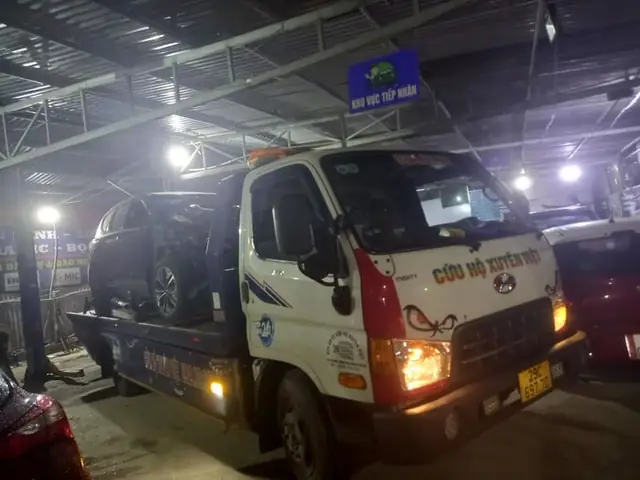 Xe Ô Tô Bị Trượt Côn