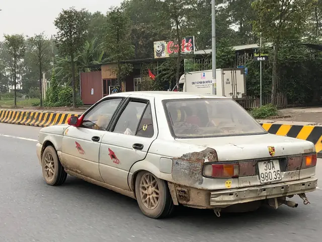 Xe Ô Tô Cũ Nát