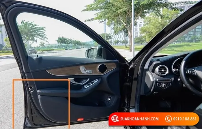 Cách Khóa Cửa Xe Ô Tô