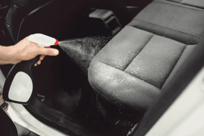 Cách Khử Mùi Ẩm Mốc Trong Xe Ô Tô