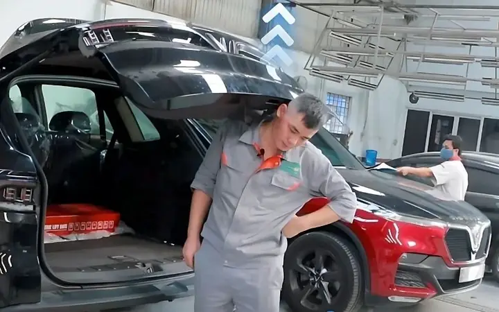 Cách Mở Cốp Xe Ô Tô Bị Kẹt
