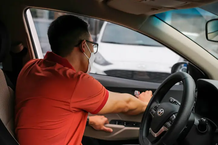 Cách Mở Cửa Xe Ô Tô Tại
