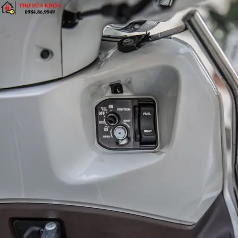 Cách Mở Khoá Cổ Xe Ô Tô