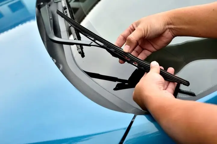 Cách Tháo Lắp Gạt Mưa Xe Ô Tô