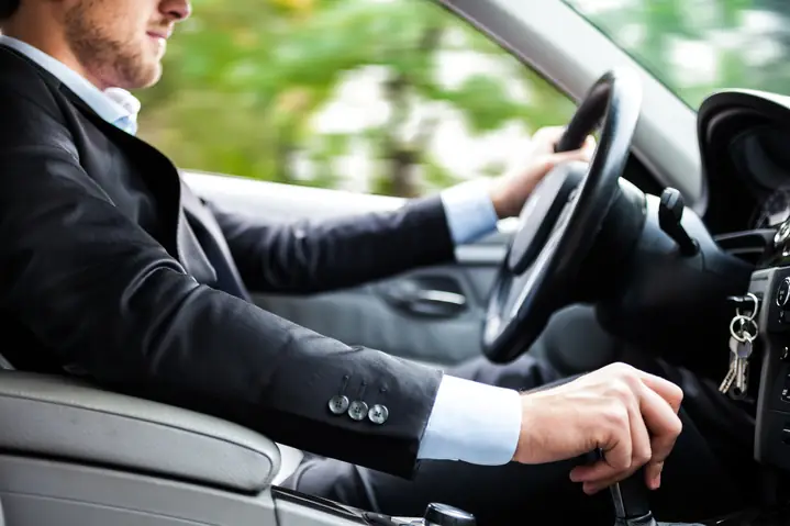 Cách Xử Lý Tình Huống Khi Lái Xe Ô Tô