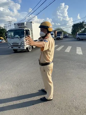 Cảnh Sát Giao Thông Bắt Xe Ô Tô