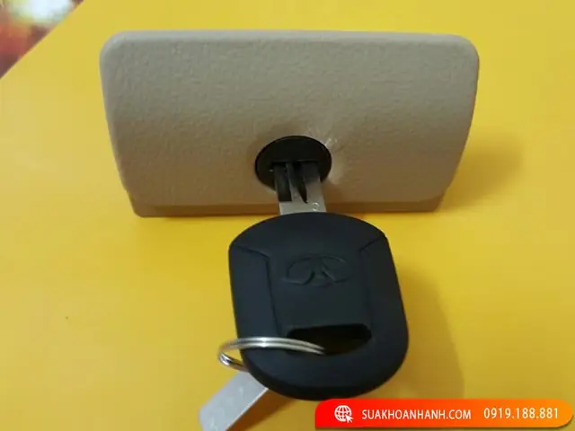 Chế Khoá Cốp Xe Ô Tô