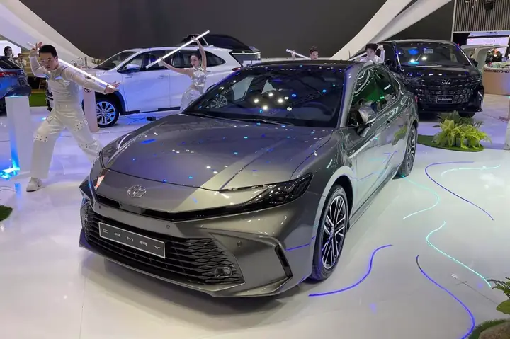 Giá Xe Ô Tô Camry