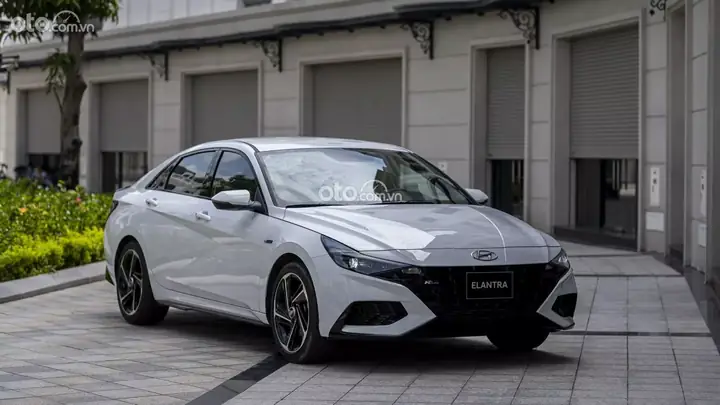 Giá Xe Ô Tô Elantra