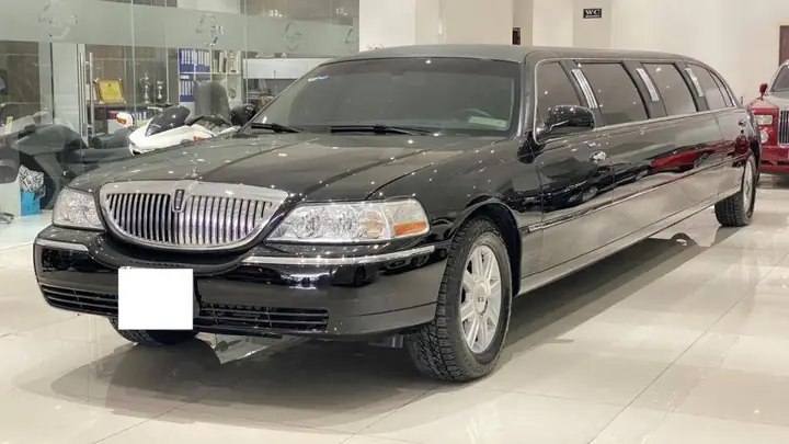 Giá Xe Ô Tô Limousine