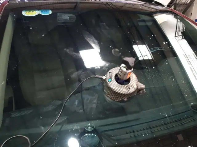 Hàn Kính Xe Ô Tô Ở Đâu