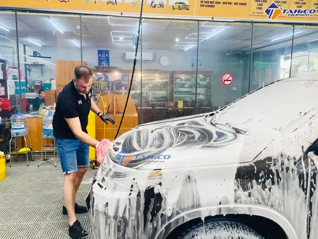 Học Cách Rửa Xe Ô Tô
