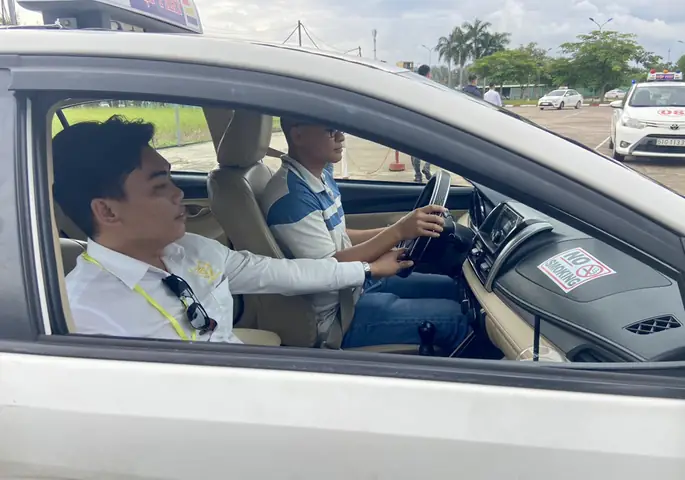 Học Lái Xe Ô Tô 4 Chỗ