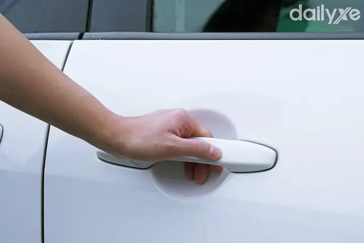 Không Khóa Được Cửa Xe Ô Tô