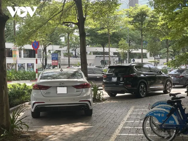 Lấn Chiếm Vỉa Hè Xe Ô Tô