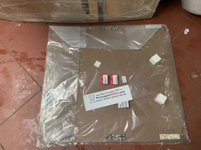Lo T Cốp Sau Xe Ô Tô