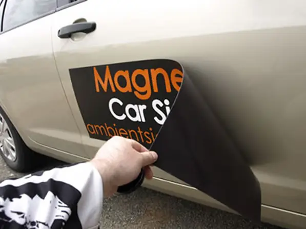 Logo Nam Châm Dán Xe Ô Tô