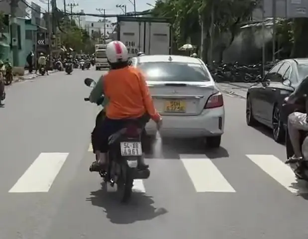 Ma Ngồi Sau Xe Ô Tô