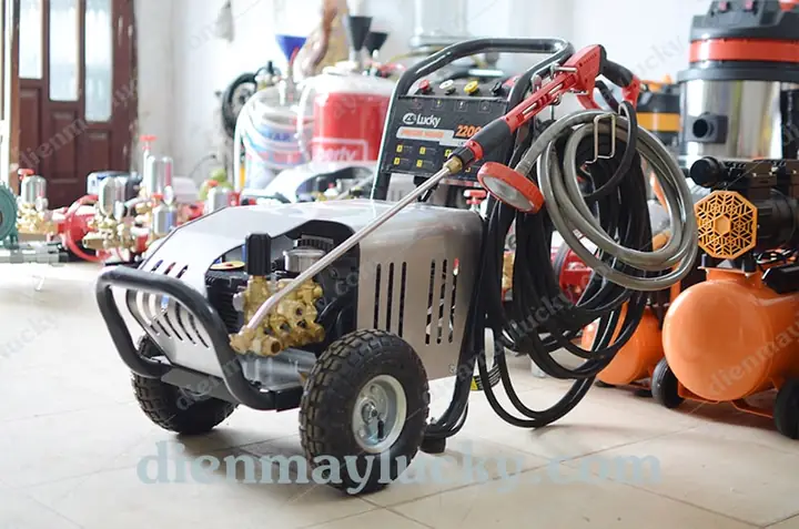 Máy Rửa Xe Ô Tô Công Nghiệp