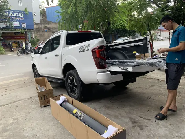Nap Cửa Cuốn Thùng Xe Ô Tô