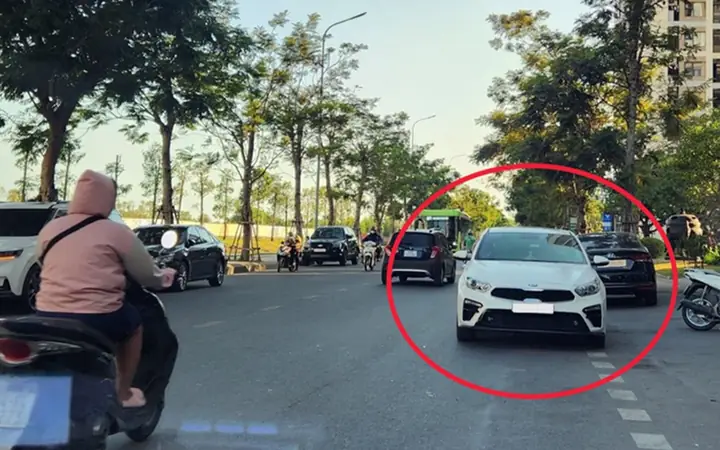 Ngược Chiều Với Ô Tô Thôi Xe Máy 2 Chiều