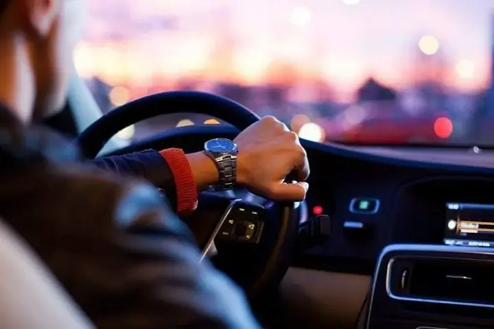Người Điều Khiển Xe Ô Tô