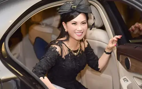 Người Mẫu Giới Thiệu Xe Ô Tô Xoi Thit