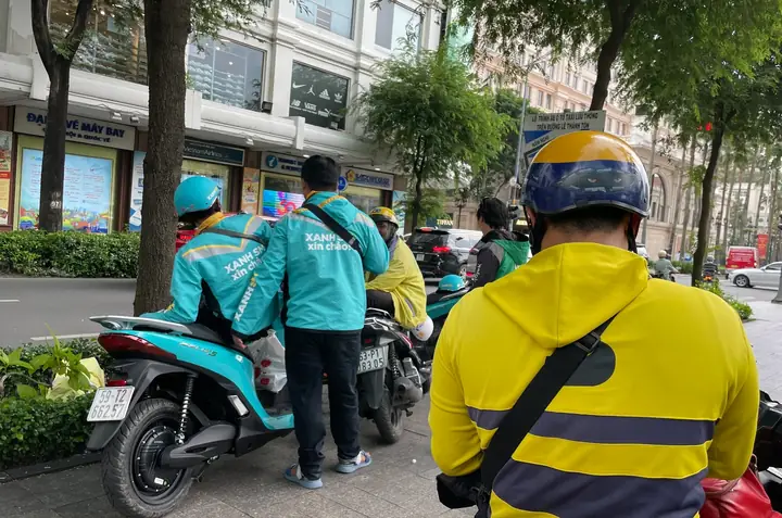 Những Chiếc Xe Ô Tô Nhật Đường Phố Cổ
