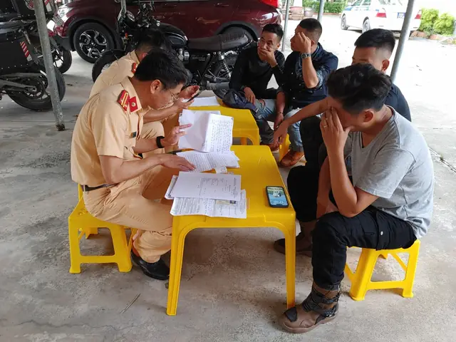 Những Xe Ô Tô Phân Khối Lớn Bị