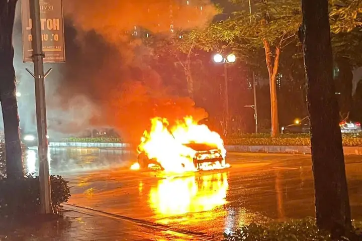 Nổ Xe Ô Tô Ở Hà Nội