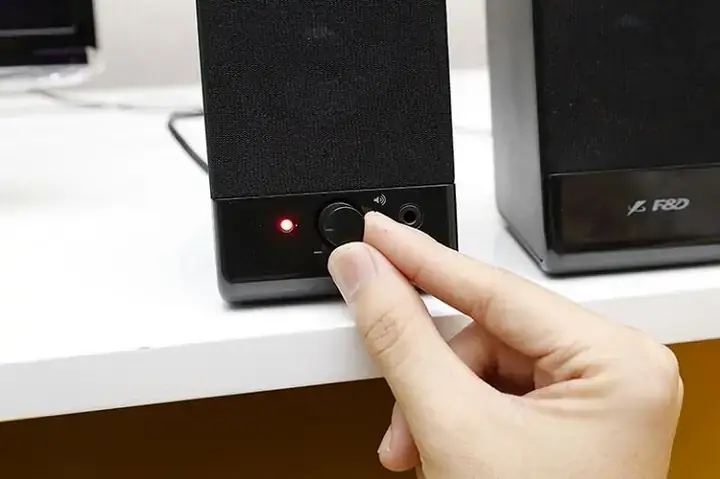 Nối Jak Loa Xe Ô Tô