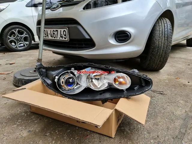 Pha Đèn Xe Ô Tô Ford Lase