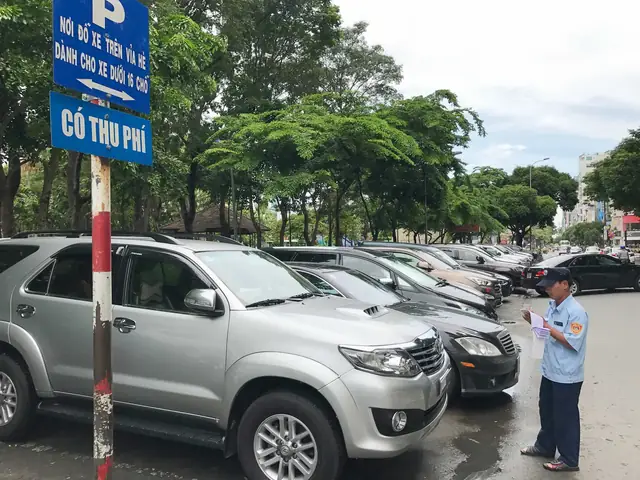 Phí Thu Bãi Đậu Xe Ô Tô Tại Tp.hcm