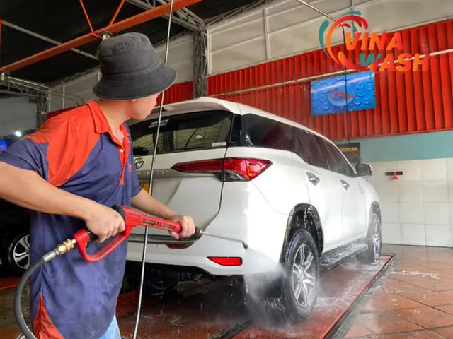 Rửa Xe Ô Tô Fortuner