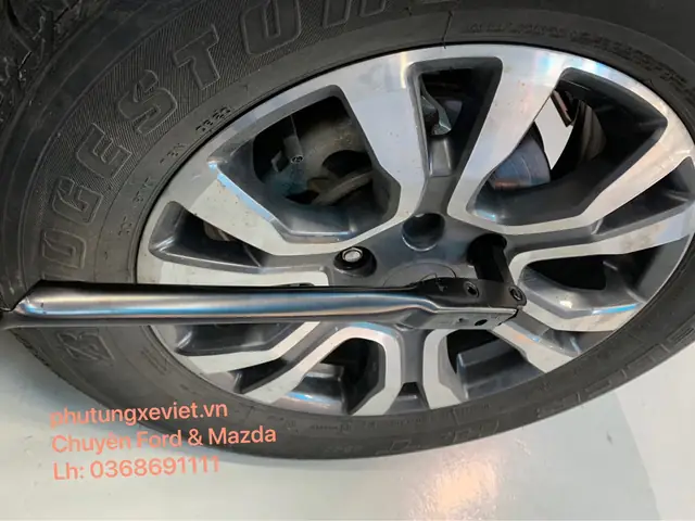 Sự Cố Tháo Ốc Lốp Xe Ô Tô
