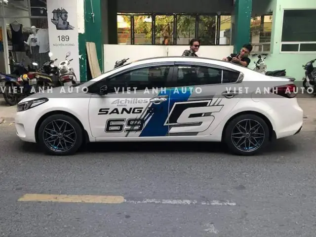 Tem Dán Chân Xe Ô Tô Thể Thao